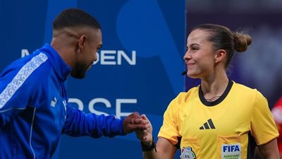 بعد مباراة بالدوري السعودي.. حكمة أجنبية تشعل منصات التواصل والوسط الرياضي