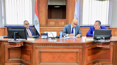 وزير التربية والتعليم يعقد اجتماعًا مع قيادات الهيئة العامة للأبنية التعليمية لمتابعة الاستعدادات للعام الدراسي الجديد 