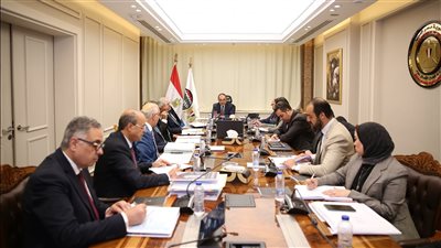 وزير قطاع الأعمال يعقد اجتماعًا موسعًا مع الرؤساء التنفيذيين للشركات القابضة لمتابعة ملفات العمل وتعزيز الأداء المؤسسي