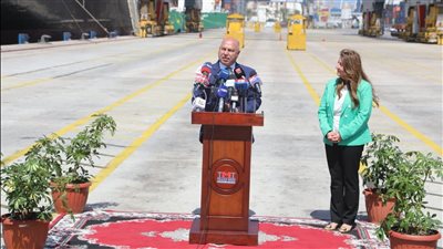 وزير الصناعة والنقل و سفيرة الولايات المتحدة الأمريكية لدى مصر يعقدان مؤتمرًا صحفيًا بمحطة تحيا مصر