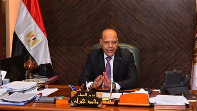 وزير العمل يُصدر قرارًا وزاريًا يوضح ضوابط وآليات اعتماد 