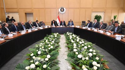 وزير الصناعة والنقل يترأس الاجتماع الثلاثين للمجموعة الوزارية للتنمية الصناعية