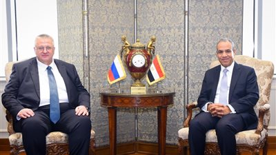 وزير الخارجية يستقبل نائب رئيس الوزراء الروسي