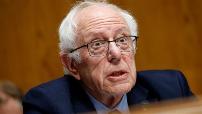 أول سيناتور أمريكي يسمي ما تفعله إسرائيل في غزة 