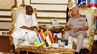 الفريق أول عبد المجيد صقر القائد العام للقوات المسلحة وزير الدفاع والإنتاج الحربى يلتقى وزير الدفاع لجمهورية جامبيا