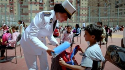 «الداخلية» توزع حقائب مدرسية على الأيتام والمناطق الحضارية