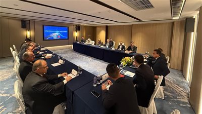 نائب رئيس الوزراء وزير الصحة يبحث مع مسئولي هواوي التعاون في التكنولوجيا الطبية