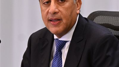 رئيس الوزراء يُغادر إلى نيويورك لترؤس وفد مصر في مؤتمر حل الدولتين 