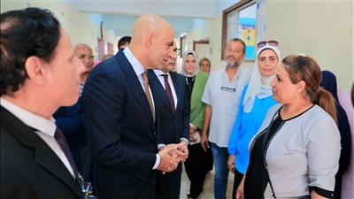 وزير التربية والتعليم يستكمل جولته لمتابعة انطلاق العام الدراسي الجديد بعدد من المدارس بإداراتي عين شمس ومدينة السلام