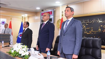 وزير العمل ومحافظ السويس يفتتحان ندوة تثقيفية بمواد قانون العمل الجديد