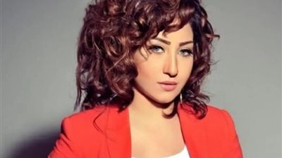 القبض على المطربة بوسي في مطار القاهرة