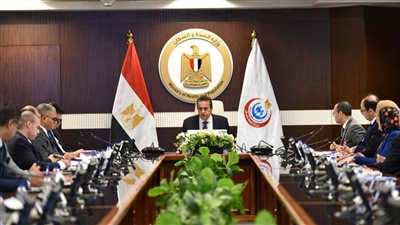 وزير الصحة يترأس اجتماعًا لمراجعة مخزون الأدوية والمستلزمات الطبية بمخازن الوزارة