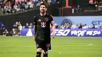 ثنائية وصناعة هدف.. ميسي يقترب من رونالدو في صراع الهداف التاريخي