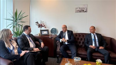 وزير الطيران يبحث مع وفد هيئة الطيران المدني اليونانية HCAA سُبل تعزيز التعاون