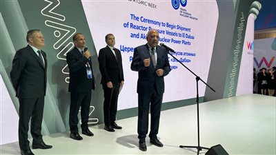 وزير الكهرباء يشهد مراسم نقل وعاء ضغط المفاعل للوحدة النووية الأولى إلى موقع المحطة النووية بالضبعة
