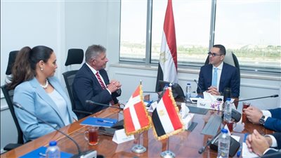 وزير الاستثمار يلتقي سفير الدنمارك بالقاهرة لبحث سبل تعزيز العلاقات الاقتصادية المشتركة بين البلدين