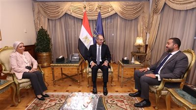 وزير الاتصالات يستقبل رئيس مجلس إدارة الشركة المصرية للاتصالات والعضو المنتدب والرئيس التنفيذي الجديد للشركة