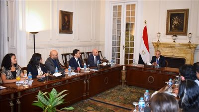 وزير الخارجية يلتقي الشباب المشاركين في برنامج زمالة 