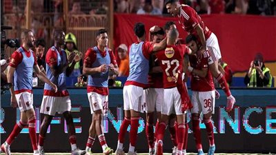 الأهلي يصرف مكافآت الفوز على الزمالك في القمة للاعبين