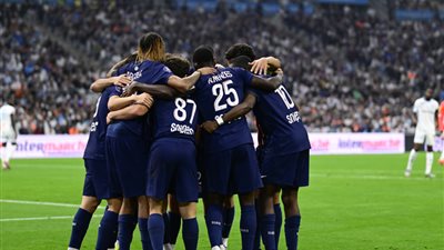 باريس سان جيرمان يفقد أربعة لاعبين أساسيين أمام برشلونة