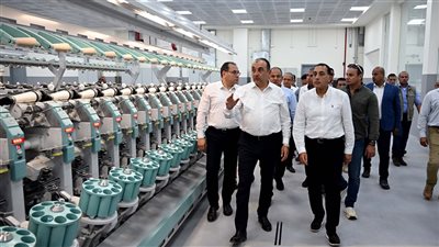 رئيس الوزراء يتفقد مصنع 