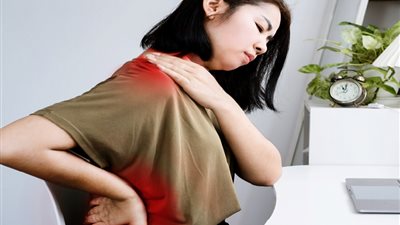 أمراض يعاني منها العاملون في المكاتب.. تعرف عليها