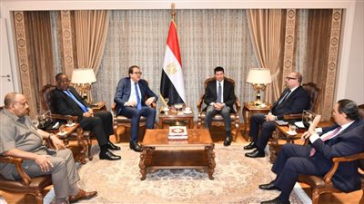 وزير الرياضة يُنهي الخلاف بين 