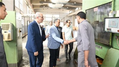 وزير الإنتاج الحربي يتابع مراحل التصنيع بشركة أبو زعبل للصناعات المتخصصة (مصنع 300 الحربي)