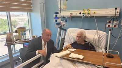 الخطيب يزور حسن شحاته في المستشفى 