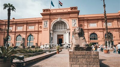 قرار قضائي بشأن المتهمين بسرقة الأسورة الأثرية