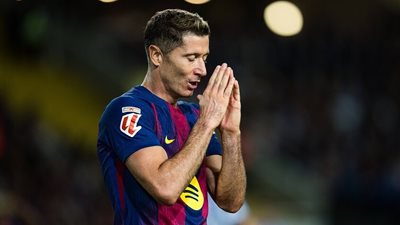 برشلونة يحسم مستقبل مهاجمه ليفاندوفسكي