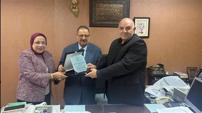 إذاعة صوت العرب تكرم السفير خليل الذوادي