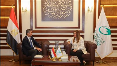 رئيس البريد المصري تلتقي الرئيس الإقليمي لشركة 