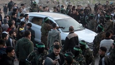 نقل 154 أسيرا فلسطينيا محررا إلى مصر ضمن صفقة تبادل الأسرى بين إسرائيل وحماس