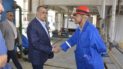 خلال مرور مفاجيء..وزير الدولة للإنتاج الحربي يطمئن على سير العملية الإنتاجية بشركة هليوبوليس
