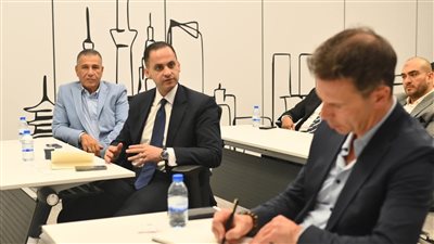 نائب وزير الصحة يلتقي ممثلي “إبسون” على هامش “جيتكس جلوبال 2025” لبحث التعاون في التحول الرقمي