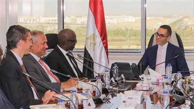 وزير الاستثمار يبحث مع وفد البنك الدولي تعزيز فرص الاستثمار والتنمية الاقتصادية المستدامة في مصر