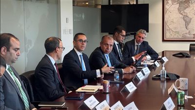 وزير الاستثمار يعقد مائدة مستديرة مع شركة الاستشارات الدولية McLarty Associates وكبار المستثمرين 
