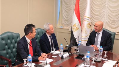 وزير التربية والتعليم يبحث مع وفد 