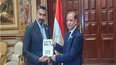ياسر جلال يتسلم كارنية عضوية مجلس الشيوخ
