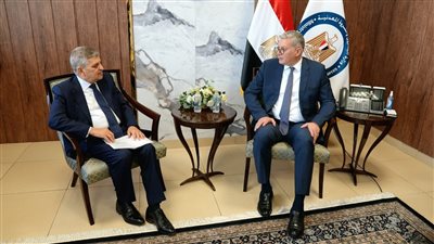 وزير البترول يبحث مع رئيس هيئة قناة السويس إقامة محطة لتسييل وتخزين الغاز الطبيعي ببورسعيد لتموين قاطرات الهيئة