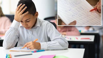 دراسة: قضاء الأطفال وقتًا طويلًا أمام الشاشات يقلص تحصيلهم الدراسي