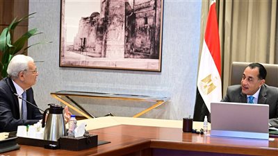 رئيس الوزراء يستعرض جهود وخطوات تحسين الخدمات المقدمة إلكترونيا للمواطنين والمستثمرين