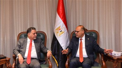 وزير العمل يبحث مع النائب الأول لرئيس غرفة تجارة وصناعة قطر تعزيز التعاون ومتابعة نتائج زيارة الدوحة الأخيرة