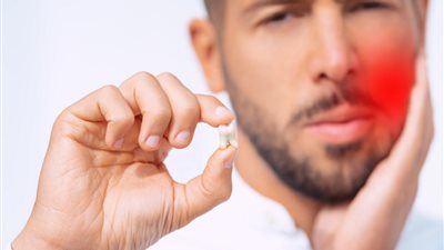 «خلي بالك».. فقدان الأسنان بسرعة قد يكون علامة لمشاكل صحية