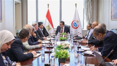 نائب رئيس مجلس الوزراء ووزير الصحة يعقد اجتماعًا لمتابعة نتائج زيارته الرسمية إلى الصين