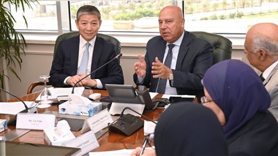 وزير الصناعة والنقل يعقد اجتماعًا مع السفير الصيني لبحث مشروعات التعاون المشترك