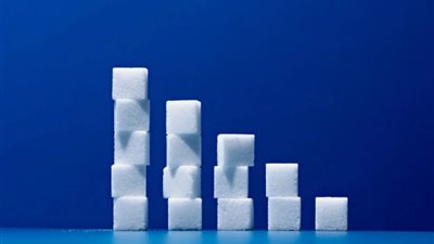 دراسة تكشف عن مفاجأة عند الحد من استخدام السكر في أول عامين من الحياة