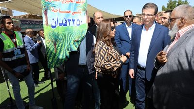 وزيرا التنمية المحلية والزراعة يفتتحان فعاليات معرض الوادي الجديد الزراعي 