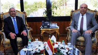 وزير الطيران المدني يلتقي رئيس الأكاديمية العربية للعلوم والتكنولوجيا والنقل البحري لبحث سبل التعاون المشترك